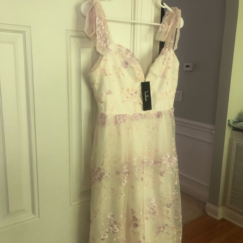 New: Lulus Distinctly Sweet White Floral Embroidered Tie-Strap Midi. Size Med - Picture 4 of 12